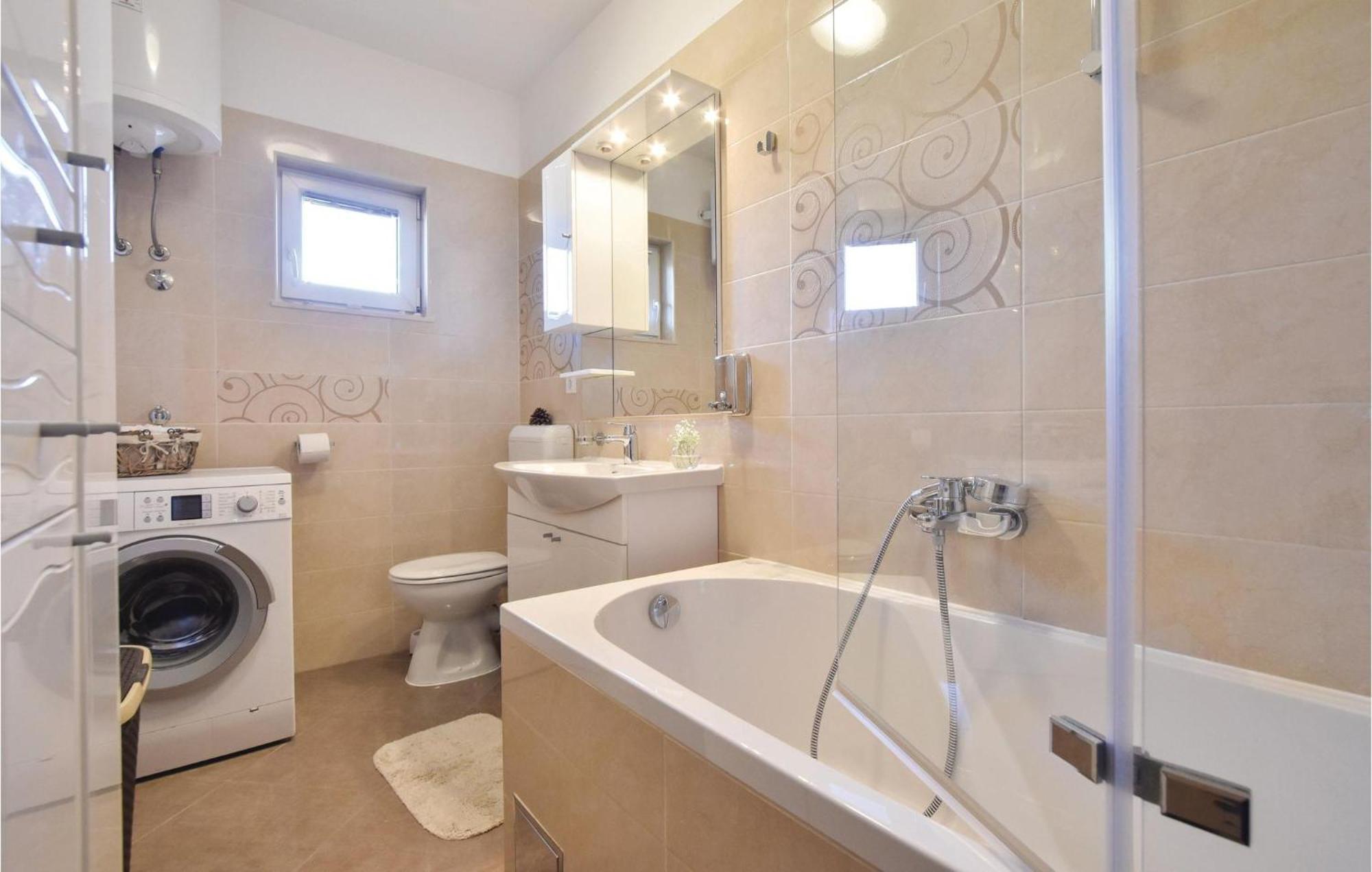 Lovely Home In Split With Jacuzzi Exteriör bild