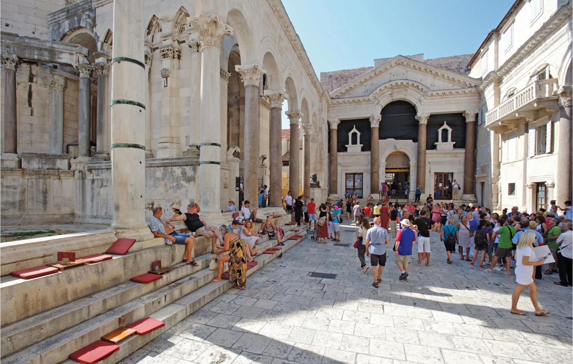 Lovely Home In Split With Jacuzzi Exteriör bild