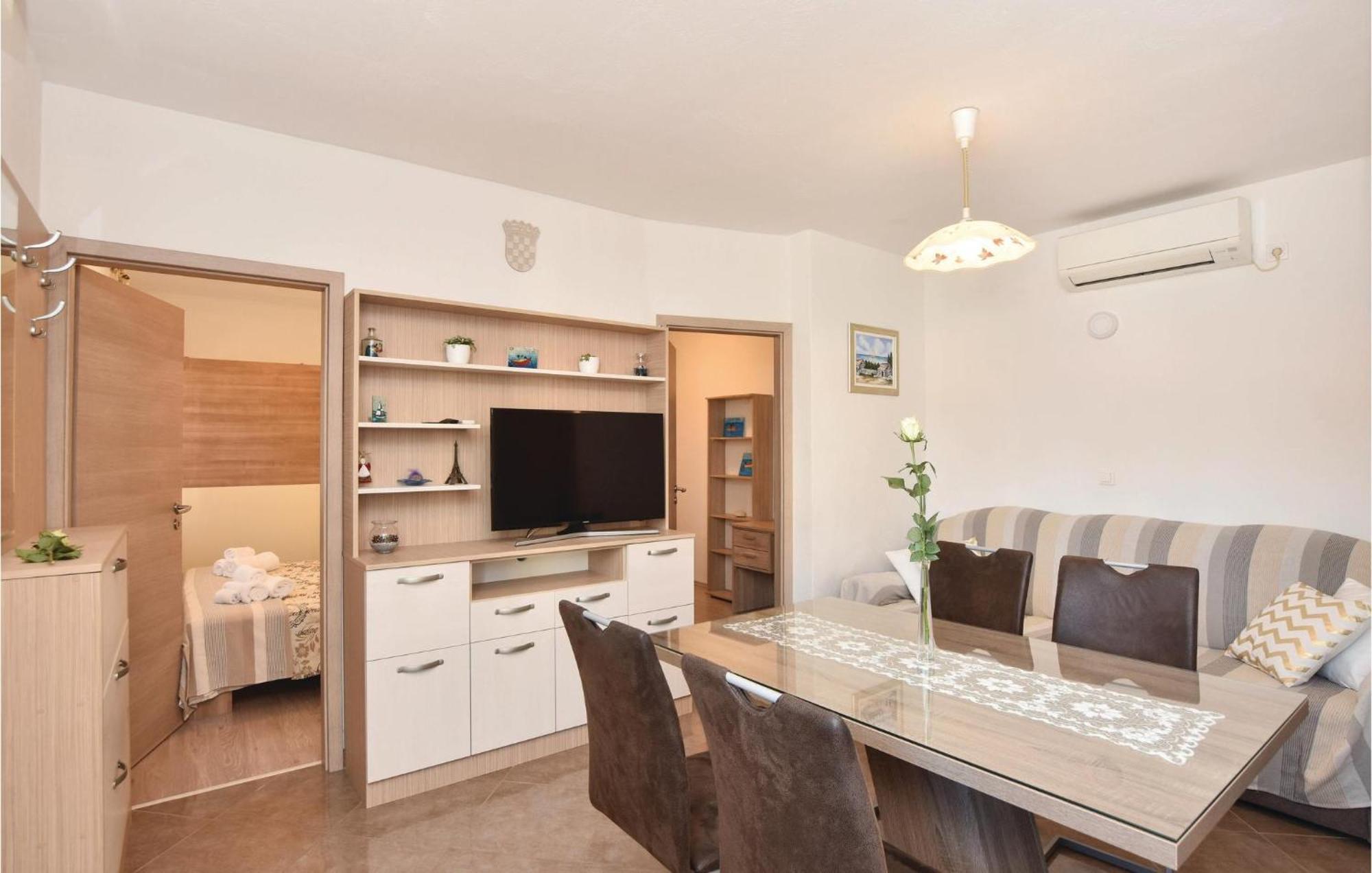 Lovely Home In Split With Jacuzzi Exteriör bild