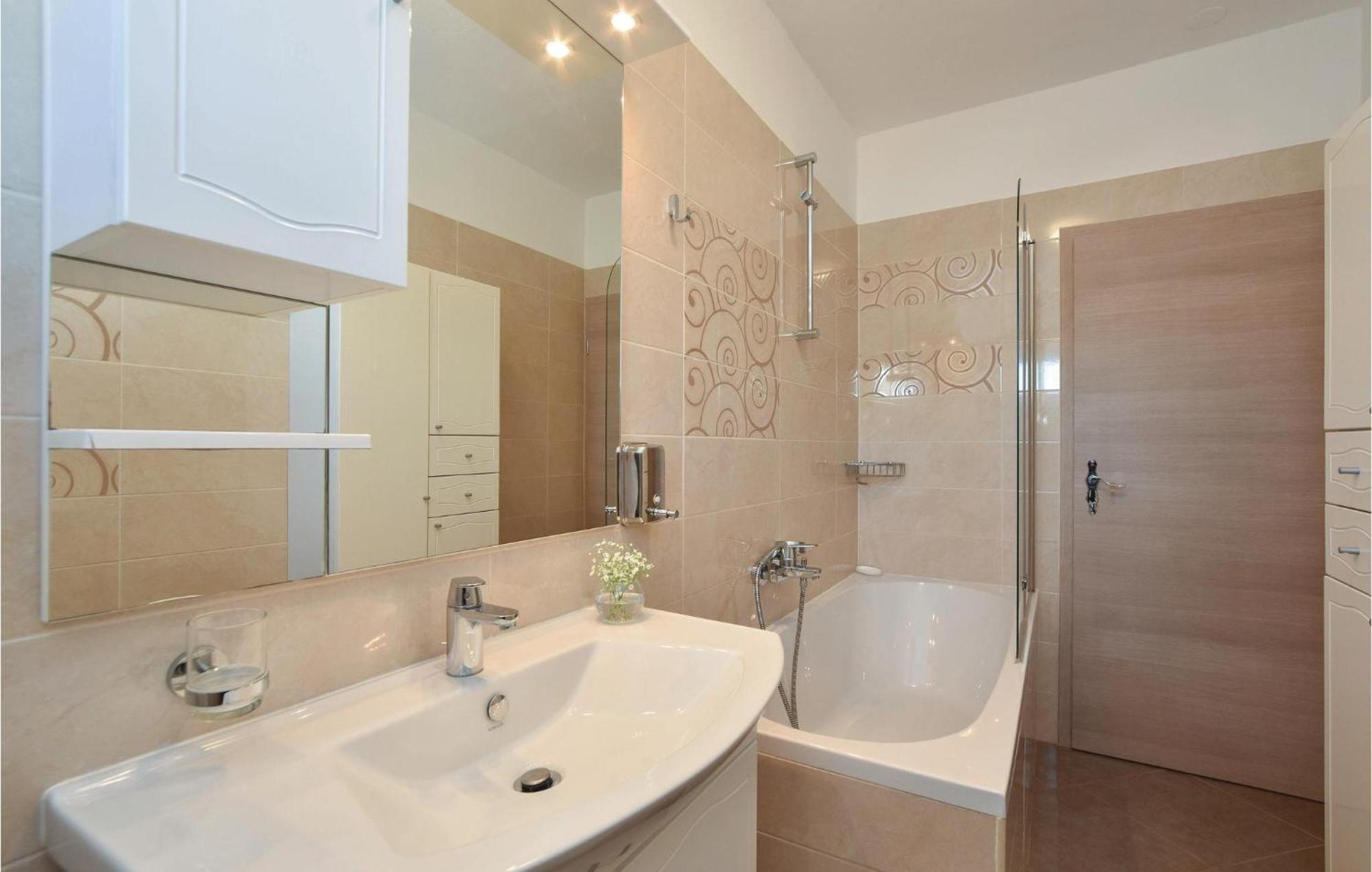 Lovely Home In Split With Jacuzzi Exteriör bild