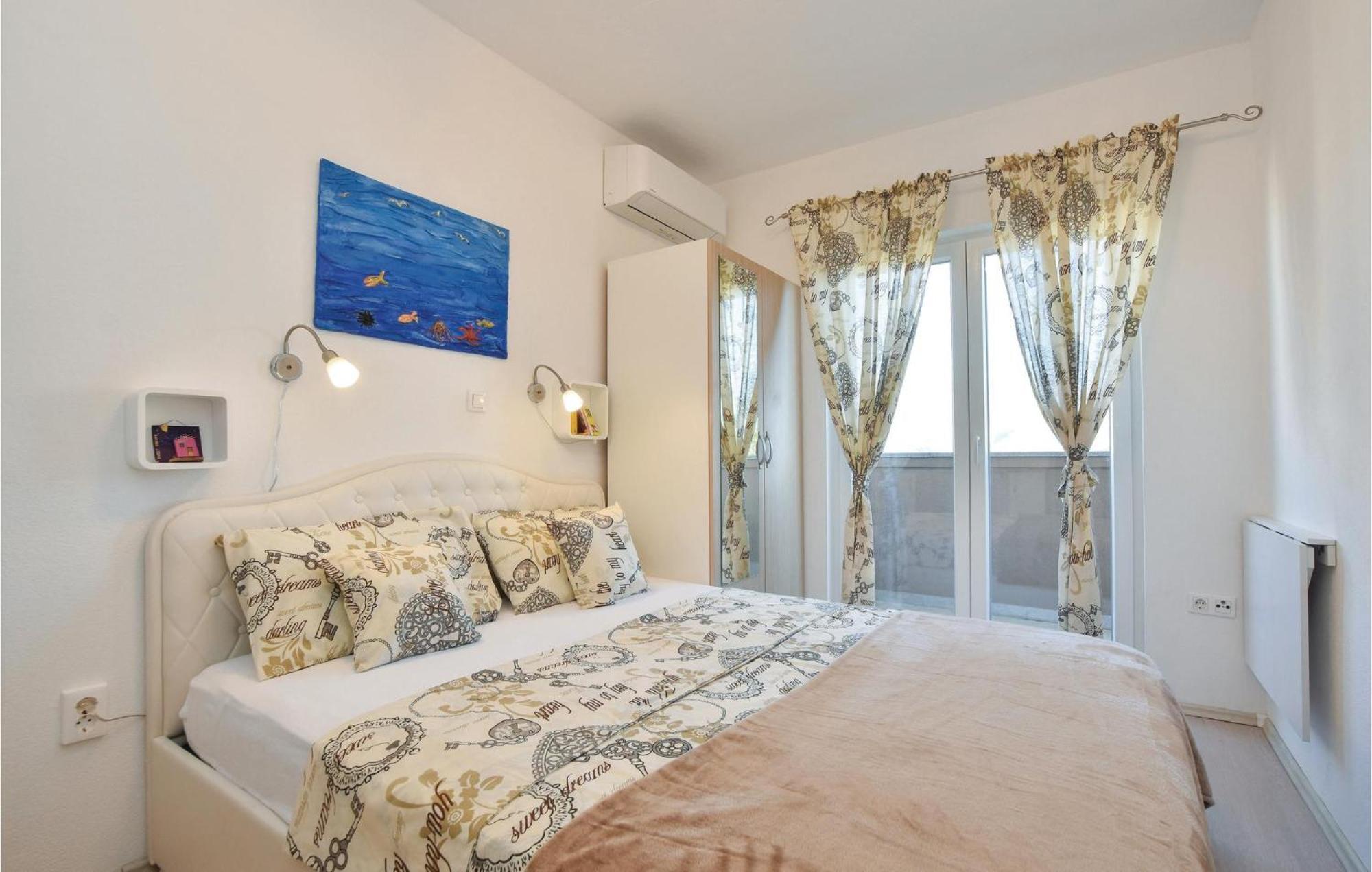 Lovely Home In Split With Jacuzzi Exteriör bild