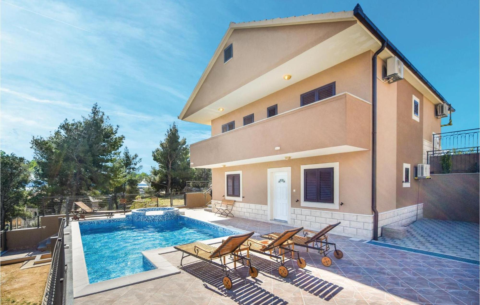 Lovely Home In Split With Jacuzzi Exteriör bild