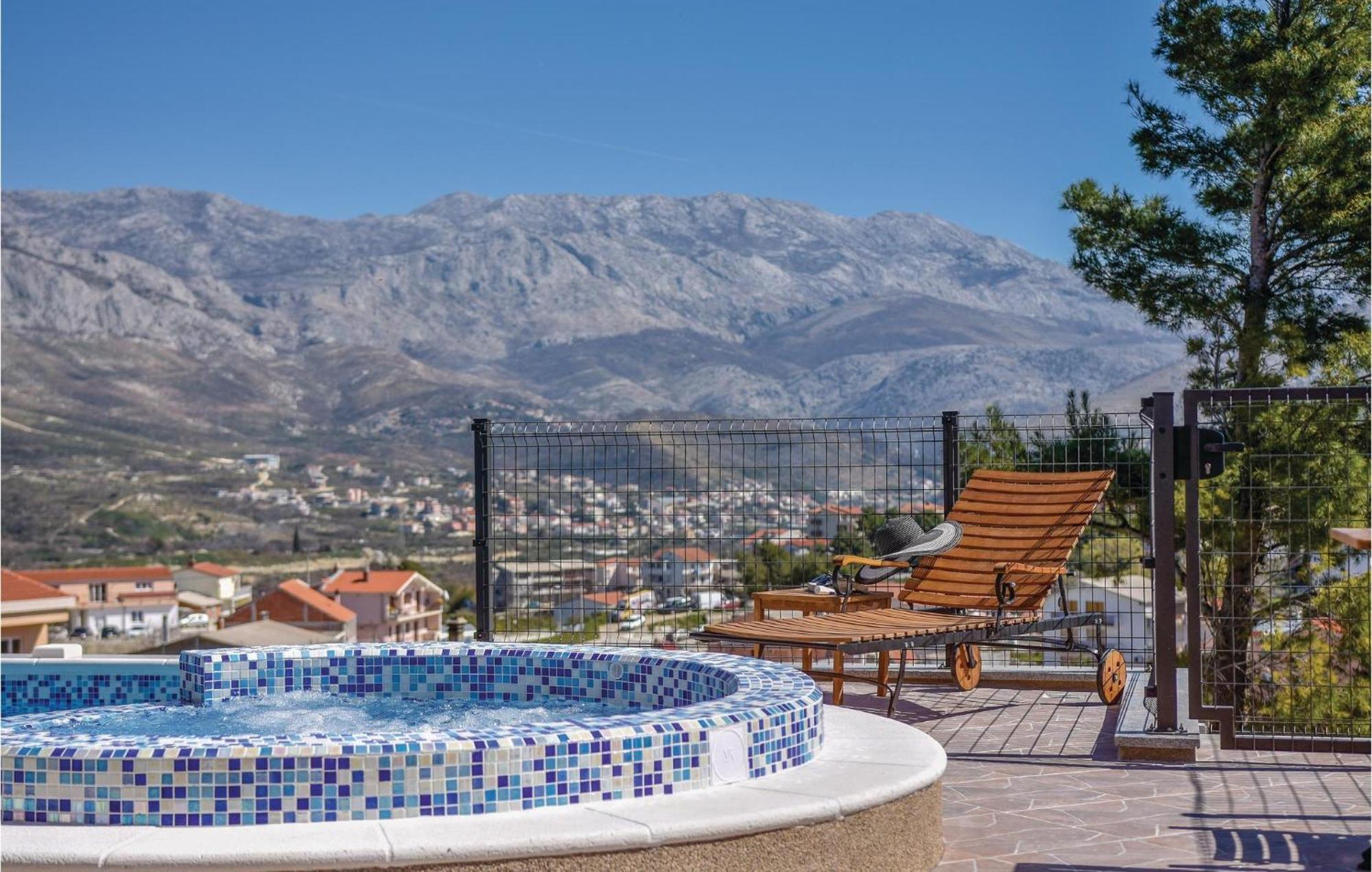 Lovely Home In Split With Jacuzzi Exteriör bild