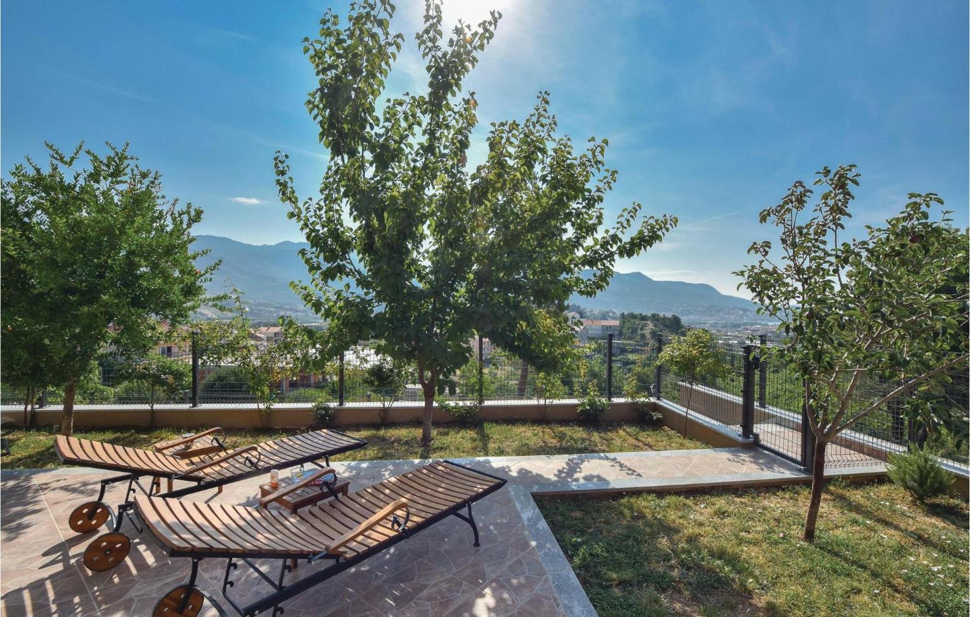 Lovely Home In Split With Jacuzzi Exteriör bild