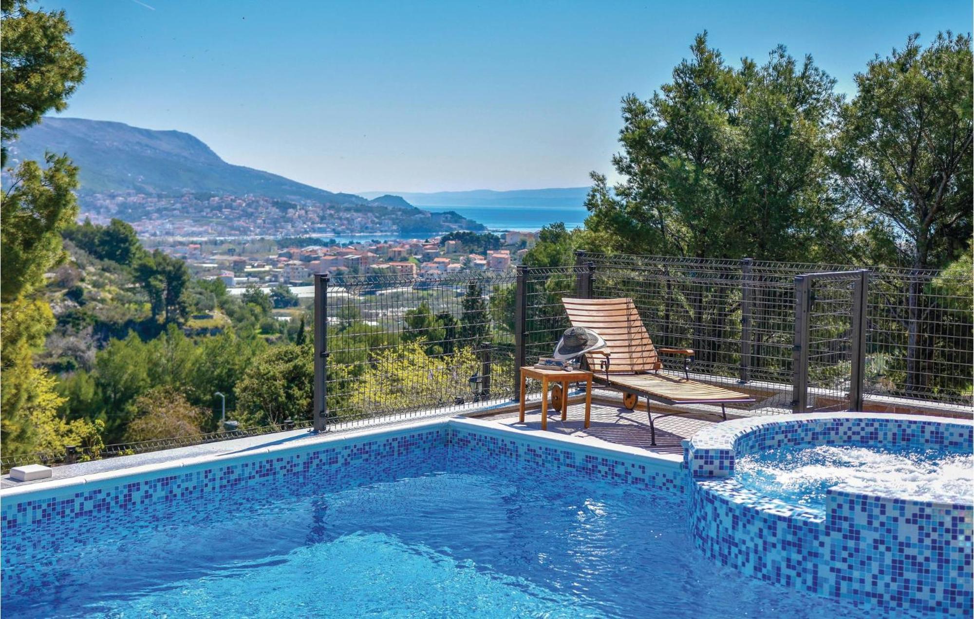 Lovely Home In Split With Jacuzzi Exteriör bild