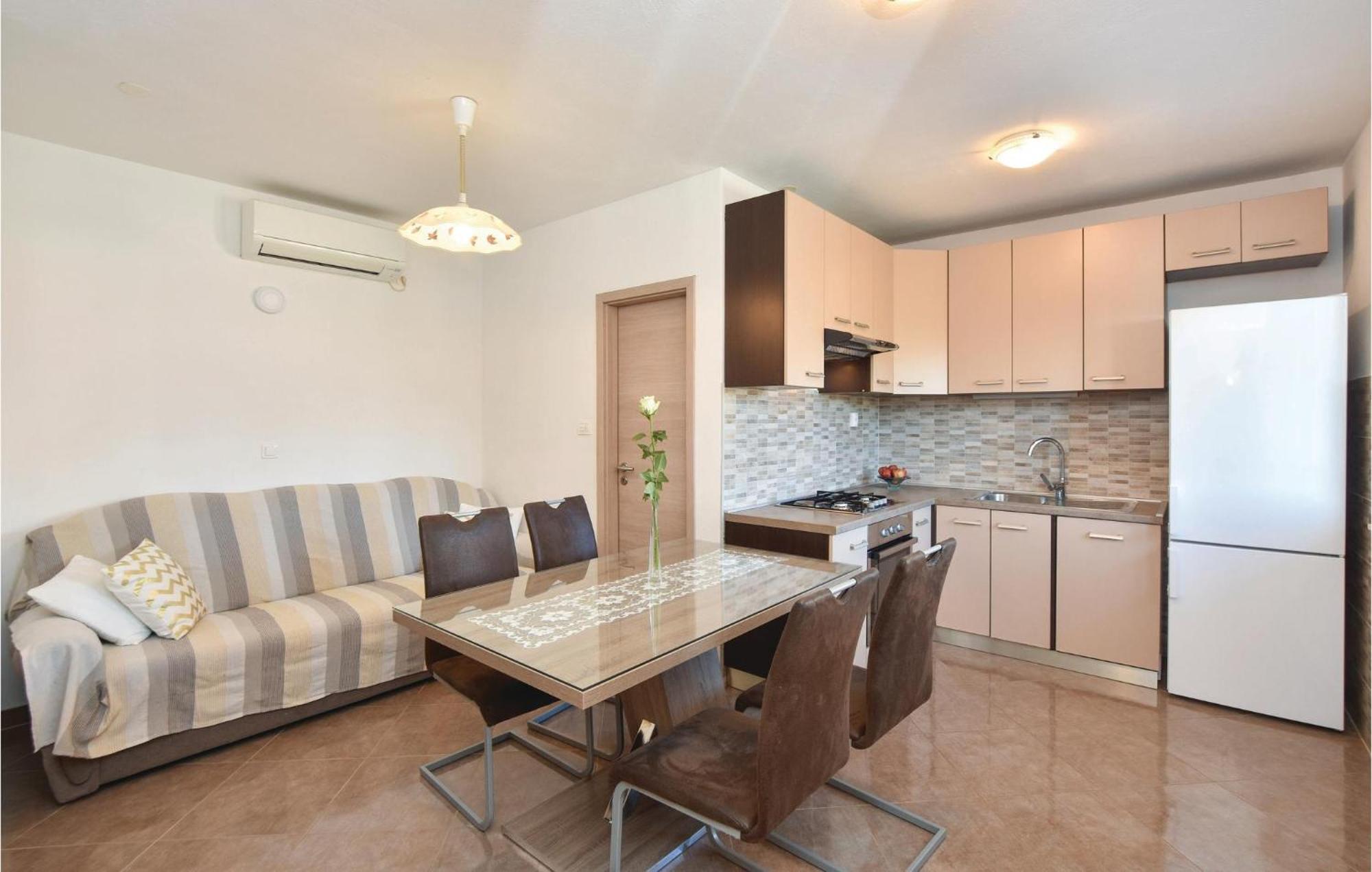 Lovely Home In Split With Jacuzzi Exteriör bild