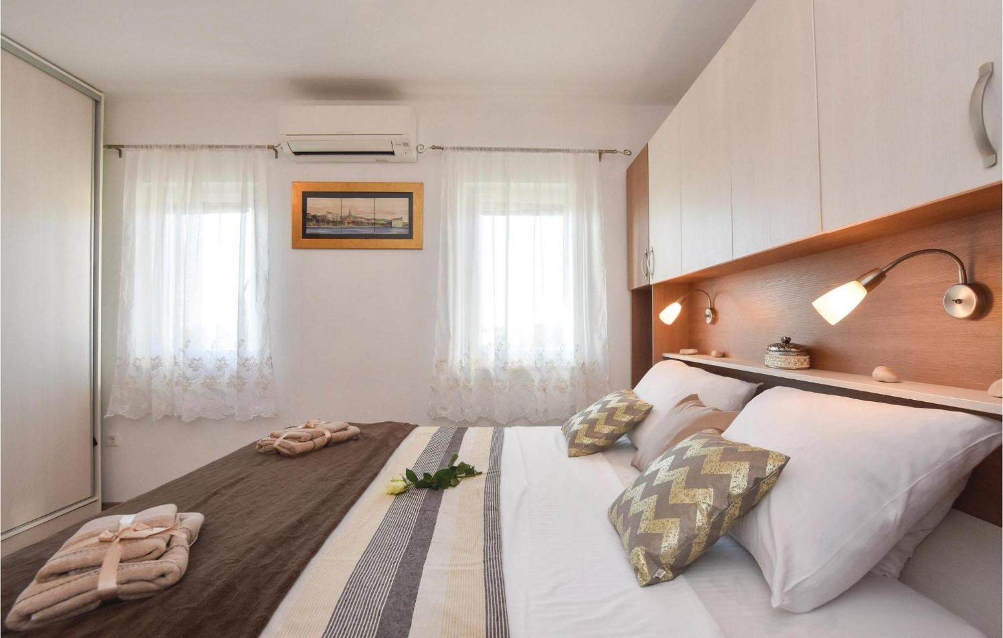 Lovely Home In Split With Jacuzzi Exteriör bild
