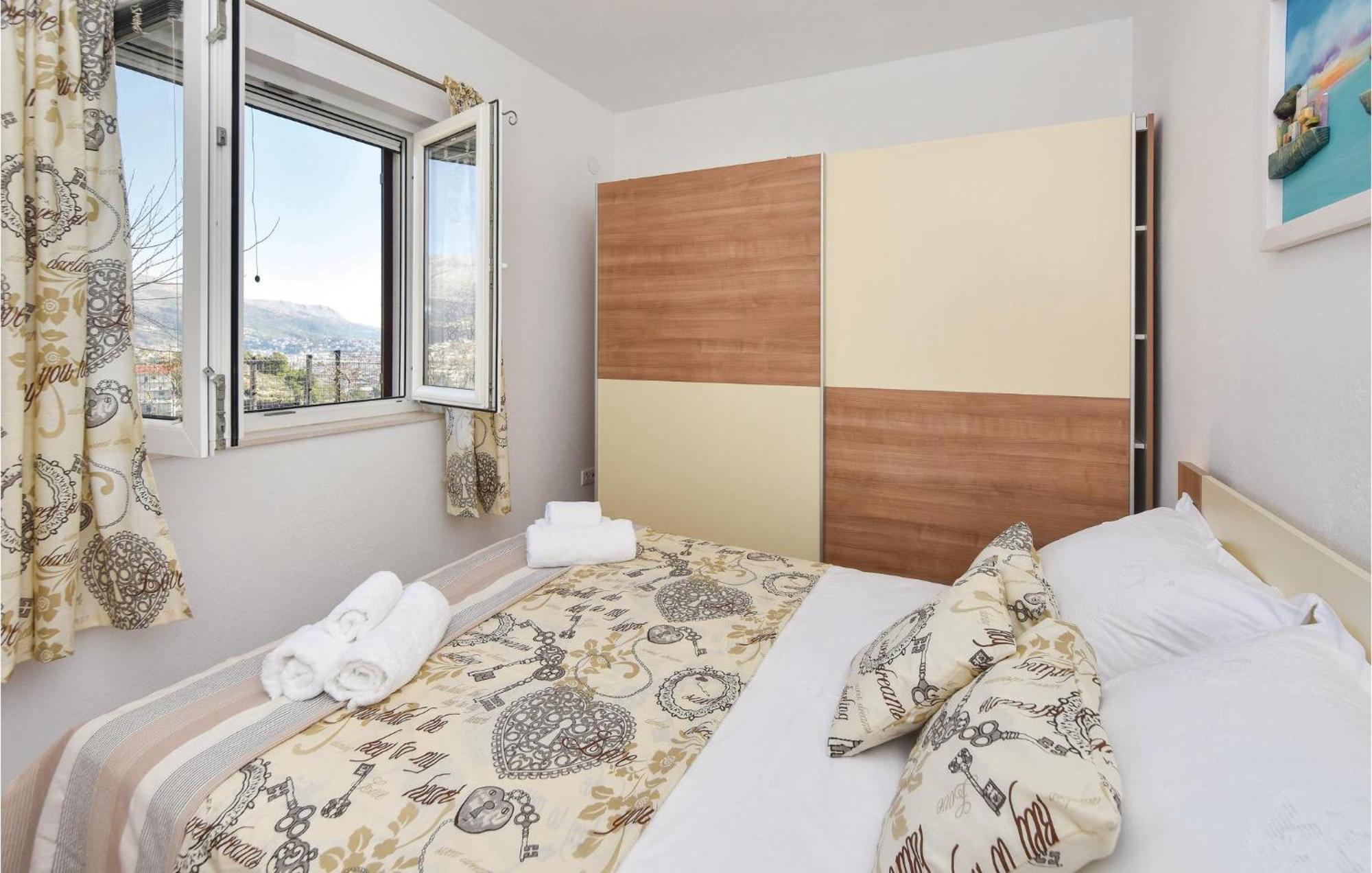 Lovely Home In Split With Jacuzzi Exteriör bild
