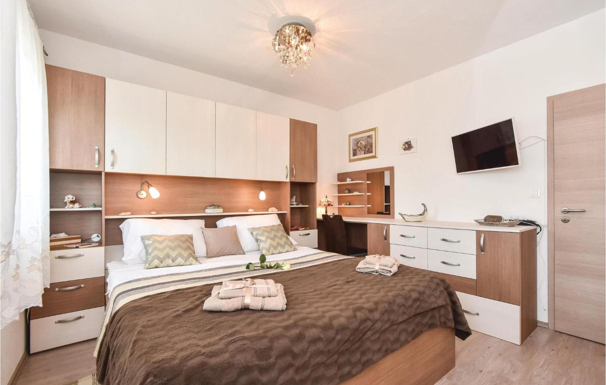 Lovely Home In Split With Jacuzzi Exteriör bild